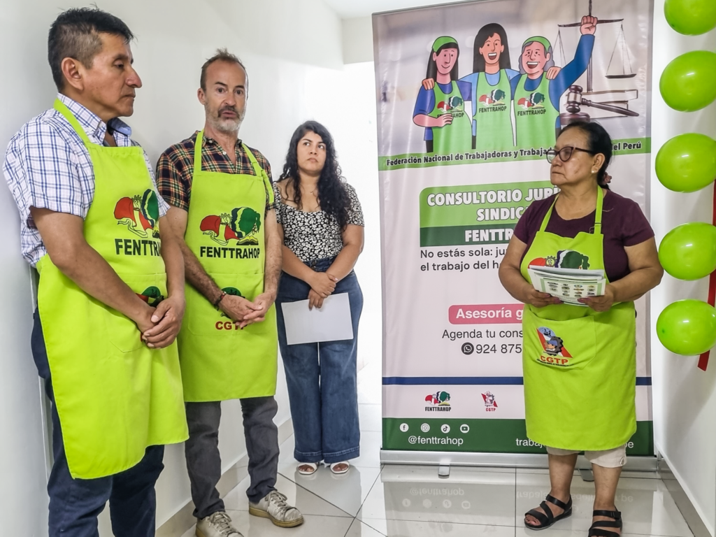 Luis Puentes de AECID Perú destacó la capacidad de la FENTTRAHOP que busca defender el derecho al cuidado y cambiar la exclusión.